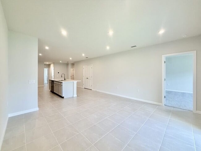 Building Photo - 499 Voltaire Dr
