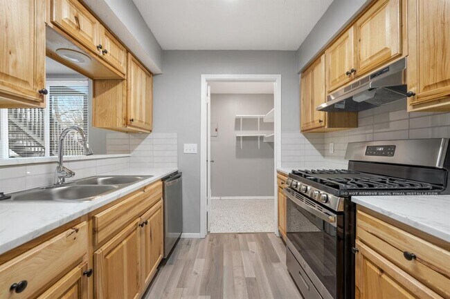 Building Photo - 6805 Blue Dawn Trail