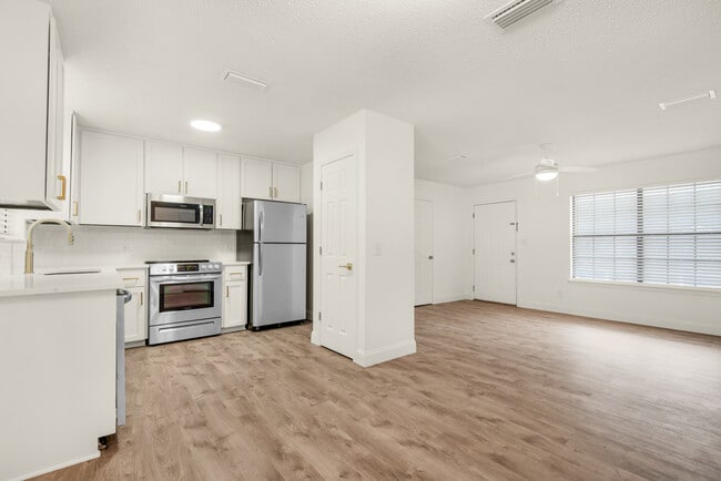 Building Photo - 6572 Bass Ln