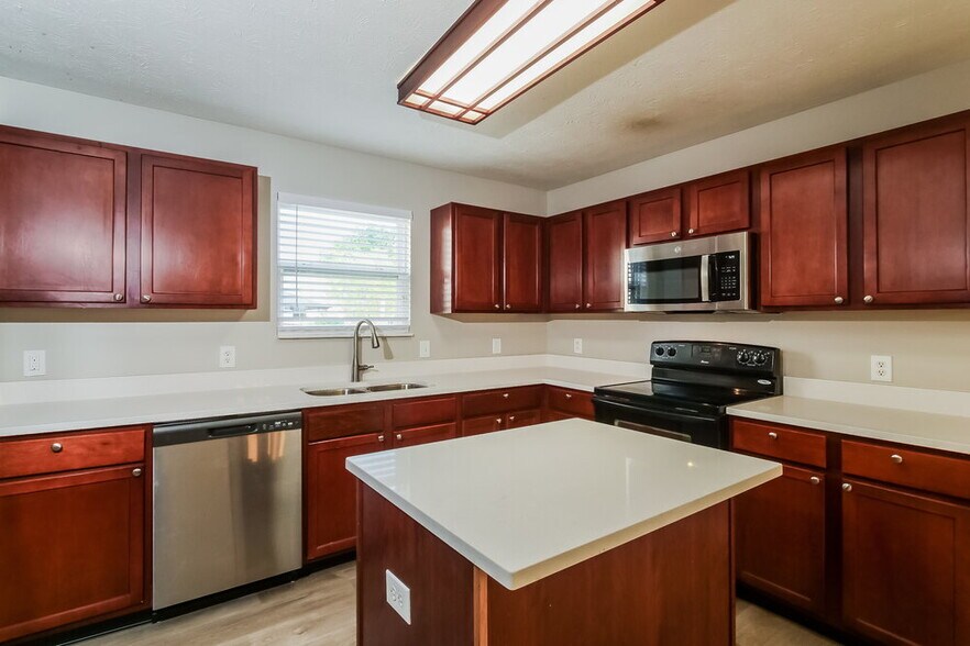 Building Photo - 10812 Middlebrook Ln