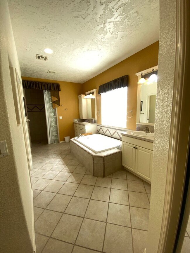 Building Photo - Beautiful Fully Furnished Home for rent in the Boulders on the Green