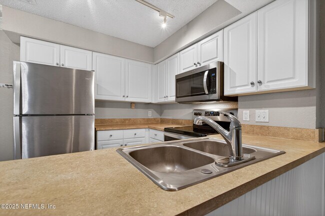 Building Photo - 100 Fairway Park Blvd