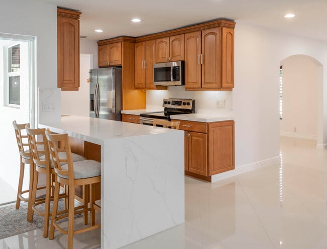 Building Photo - 2289 Windsor Rd