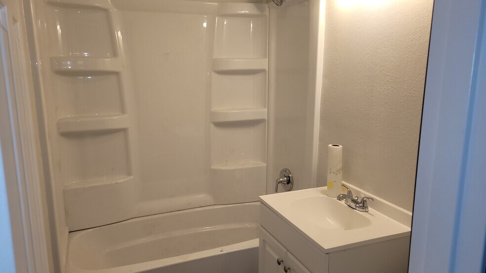 Building Photo - 409 S Madison Ave