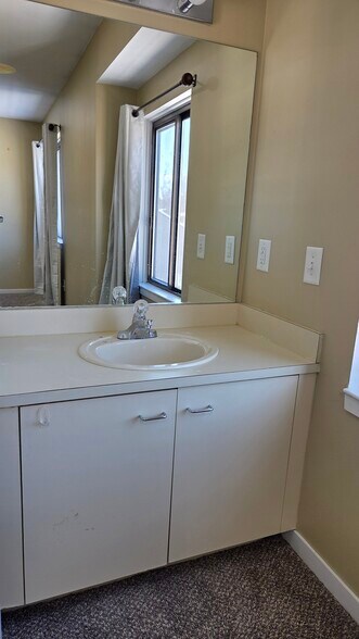 Building Photo - 653 Glasgow Ct