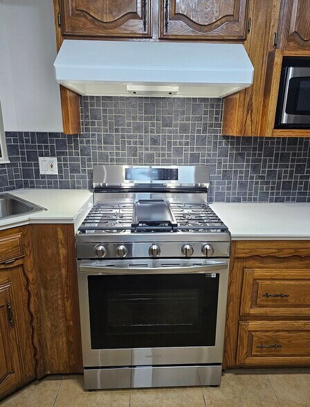 Building Photo - 224 Simmons Dr