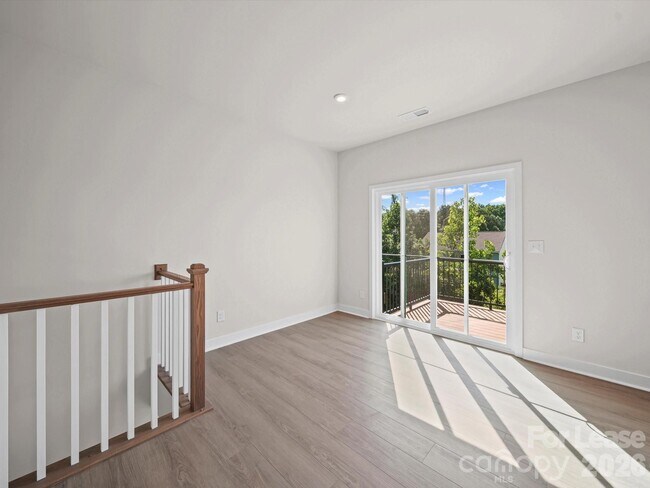 Building Photo - 9922 Oaklawn Blvd NW