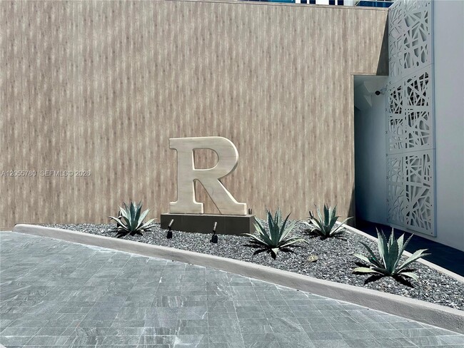 Building Photo - 2301 Collins Ave