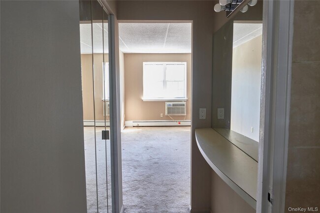 Building Photo - 2 Consulate Dr