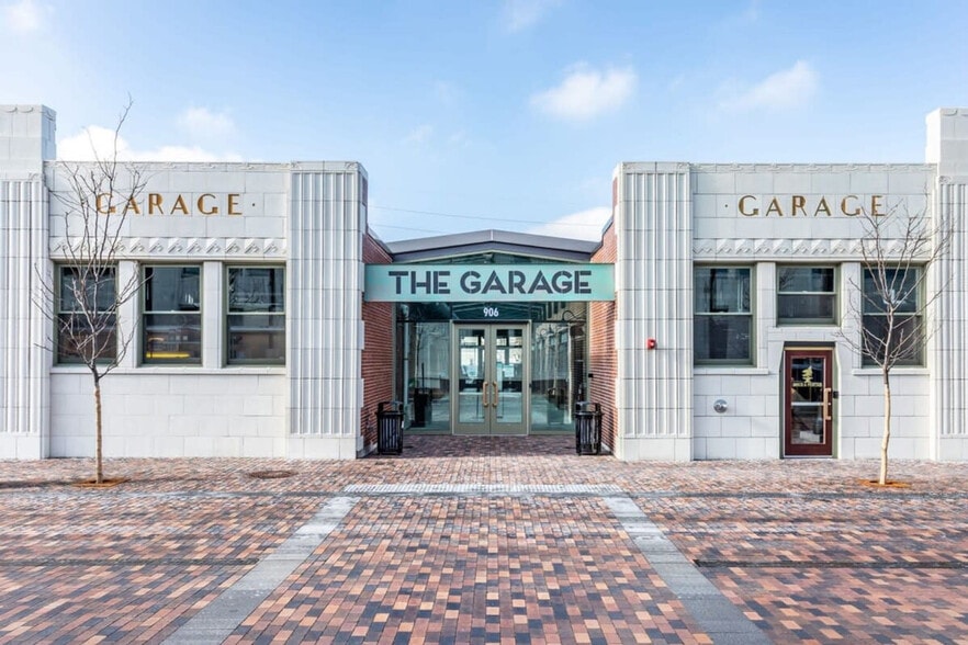 Building Photo - 747 N College Ave