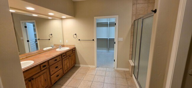 Building Photo - 2690 Summer Hill Ct
