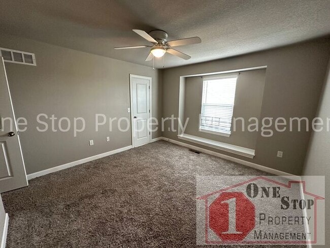 Building Photo - Gorgeous 3-Bed, 2.5-Bath Townhome in Raymore!