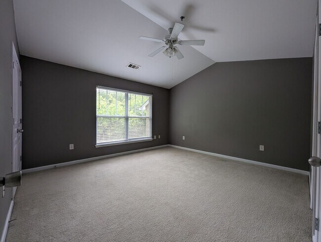 Building Photo - 490 S Barnett Shoals Rd