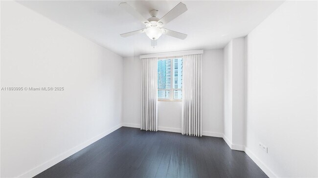 Building Photo - 801 Brickell Key Blvd