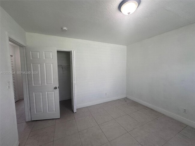 Building Photo - 2806 SW 35th Ave