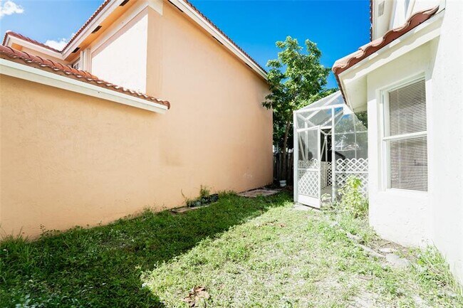 Building Photo - 10646 Lake Oak Way