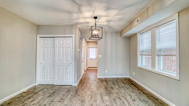 Building Photo - 103 N Harvard Ave