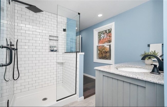 Building Photo - 346 Middlebury Rd