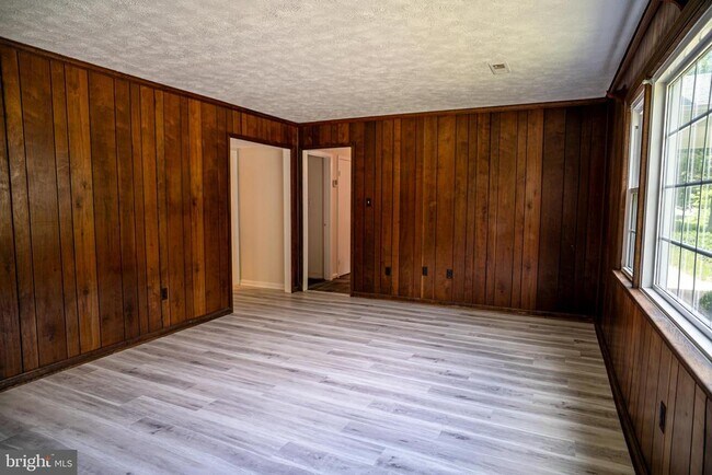 Building Photo - 5012 Larno Dr