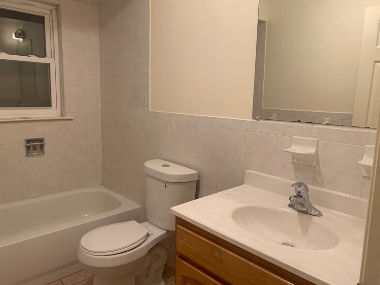 Building Photo - 68 Pamrapo Ave