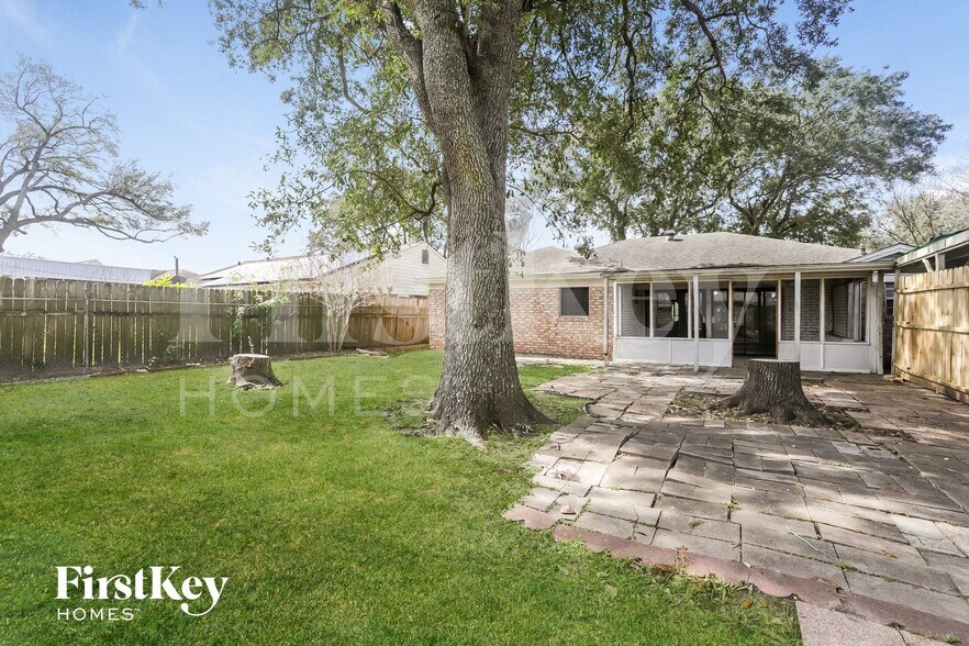 Building Photo - 12115 Hillcroft St