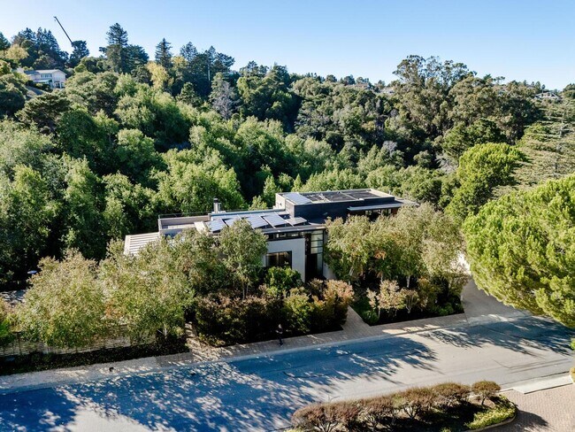 Building Photo - 2510 Skyfarm Dr