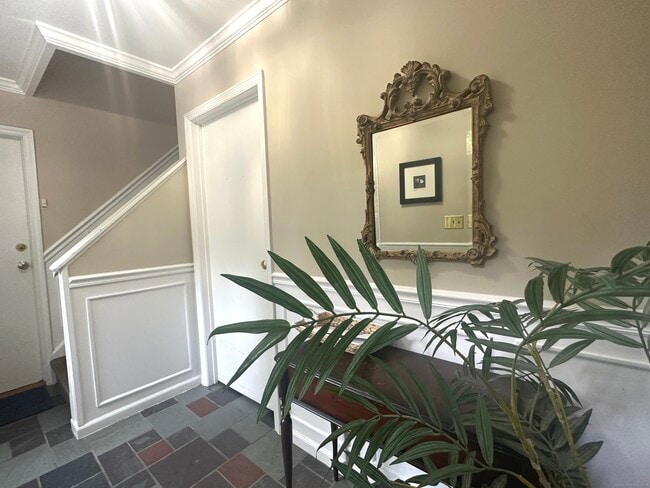 Building Photo - 141 Davis Ave