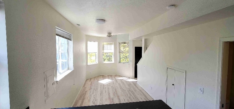 Building Photo - 417 N Henry St