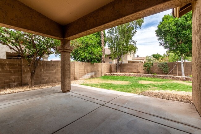 Building Photo - 5 Bedroom home in Chandler