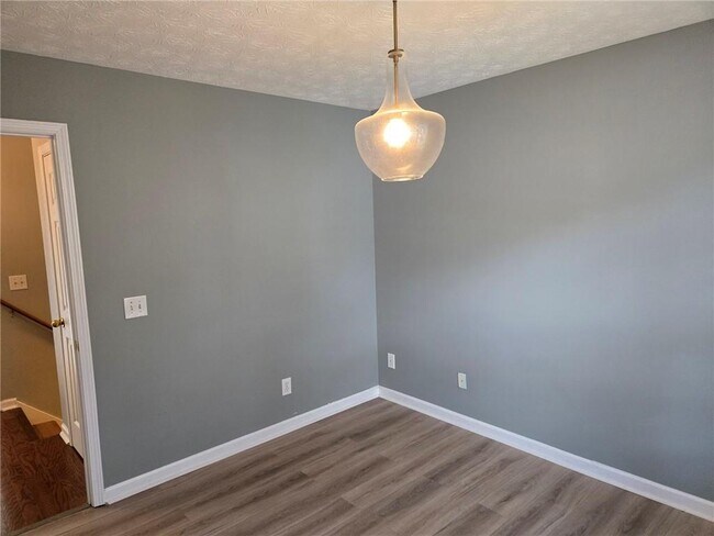 Building Photo - 3243 Oak Vista Way SW