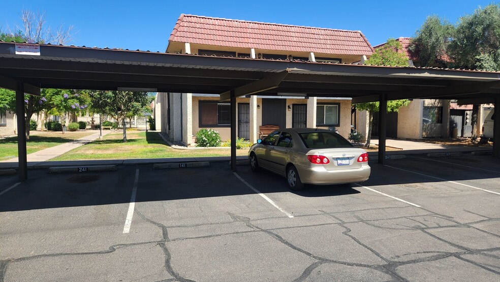 Building Photo - 700 W University Dr