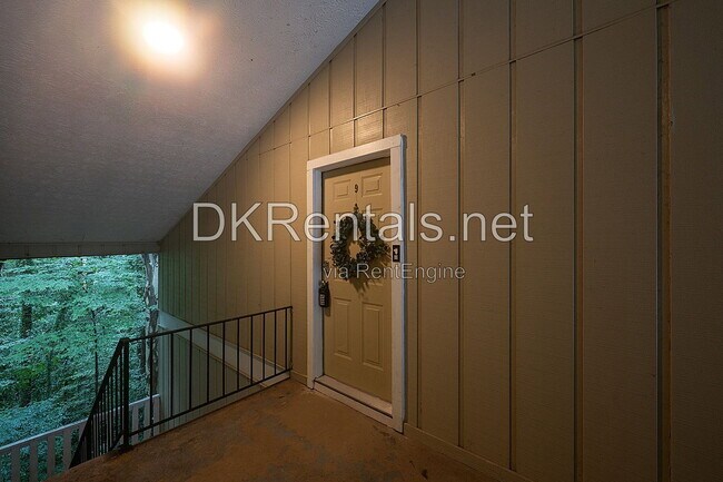 Building Photo - 5143 Roswell Rd NE