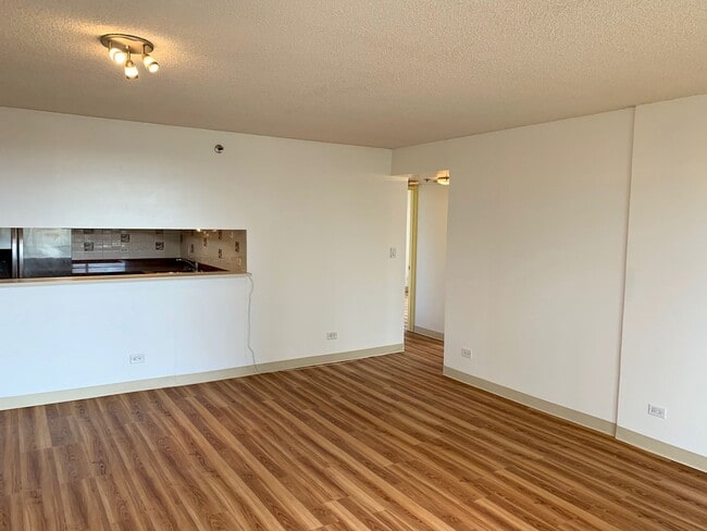 Building Photo - 2-Bedroom Condo with Lanai & Parking – $2,600/Month