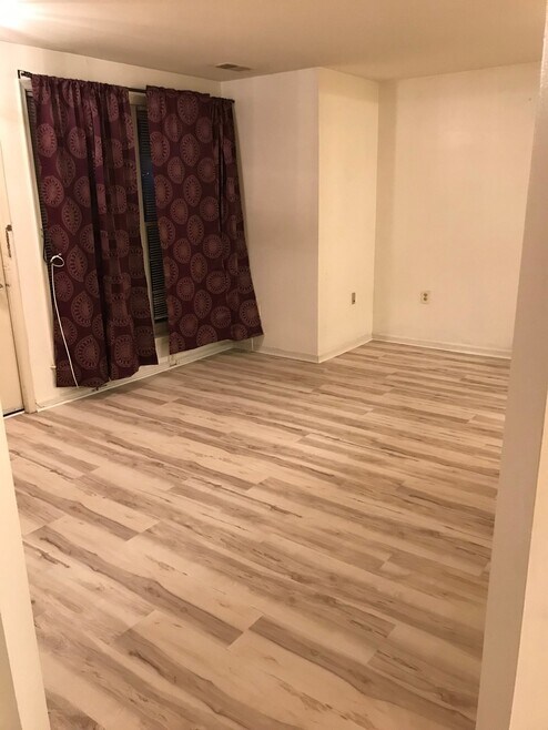 Building Photo - 10714 Kings Riding Way