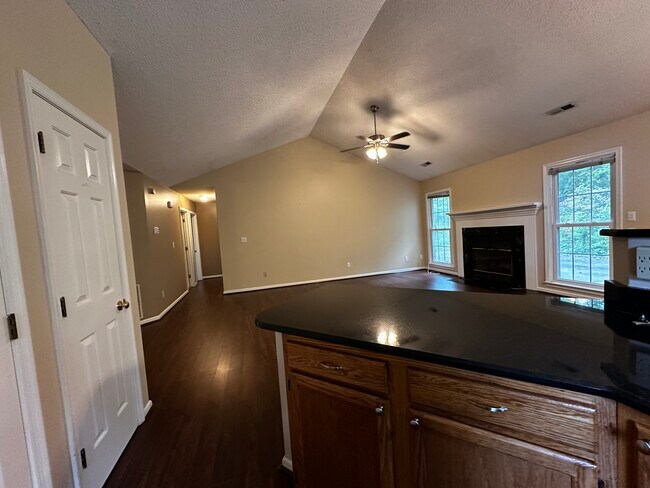 Building Photo - 115 Hyacinth Lane