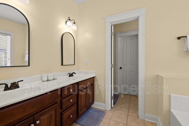 Building Photo - 127 Blackwater Dr