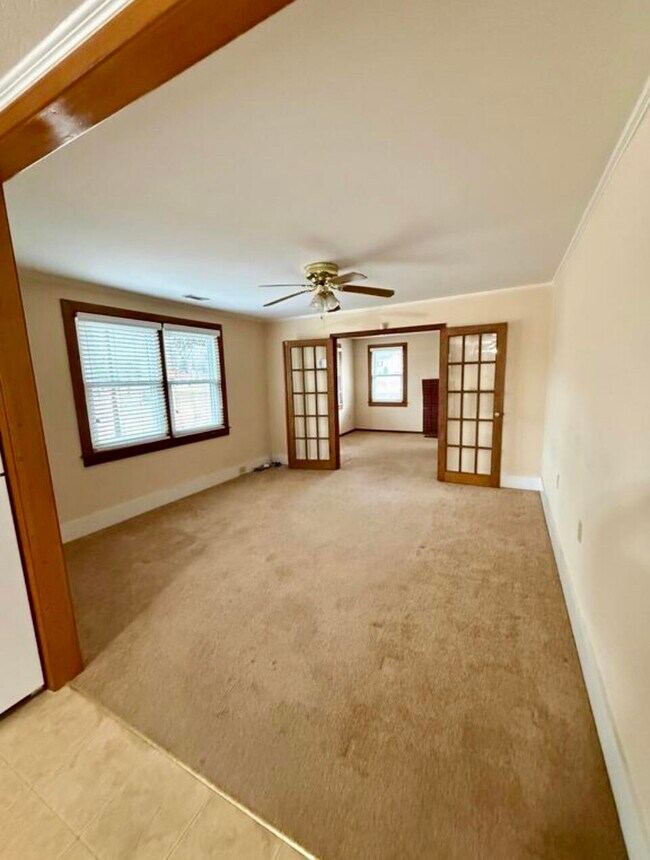 Building Photo - 881 Belvedere Clearwater Rd