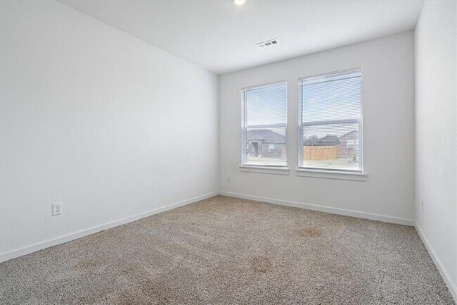 Building Photo - 1051 EMERALD St