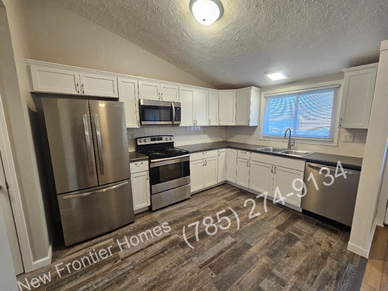 Building Photo - 122 Albany St