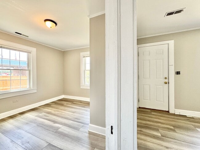 Building Photo - Renovated 2 Bedroom with Optional Third
