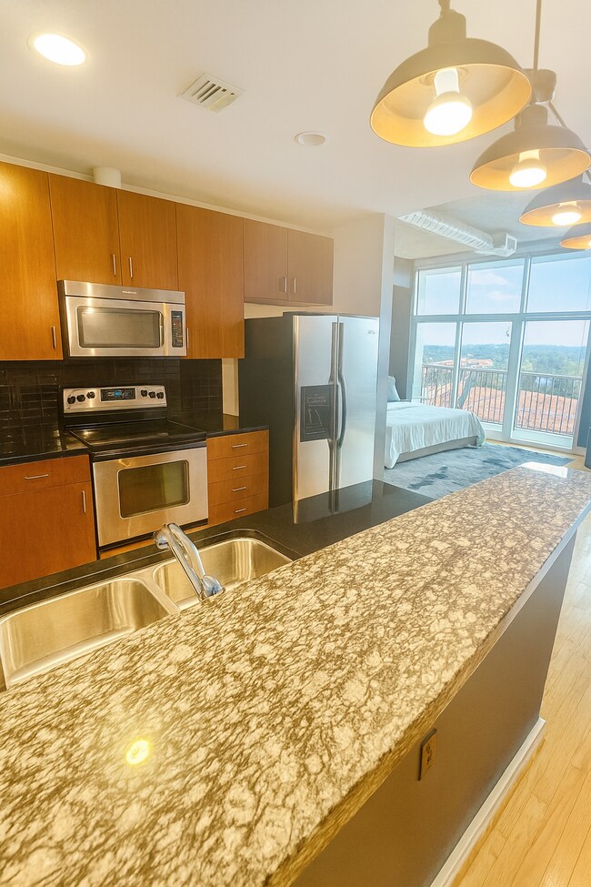 Building Photo - 943 Peachtree St NE