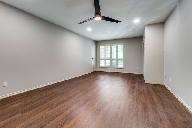 Building Photo - 8629 Edgemere Rd