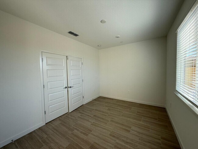 Building Photo - 171 Dock Cir