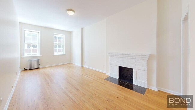 Building Photo - 52 W 56th St
