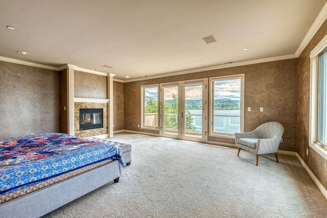 Building Photo - Mercer Island Waterfront Home