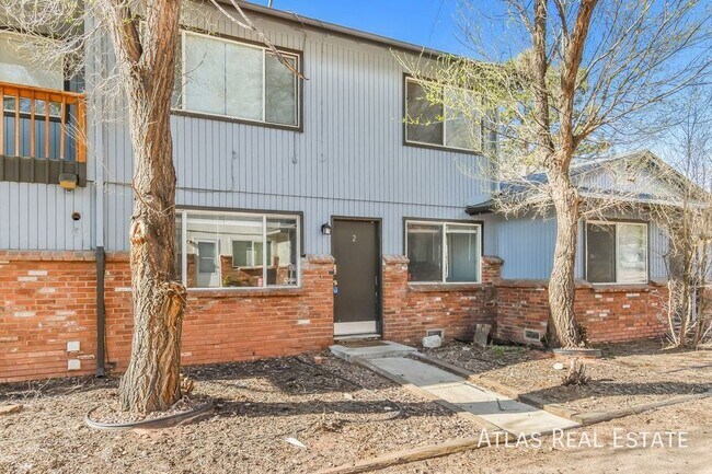 Building Photo - 303 University Dr