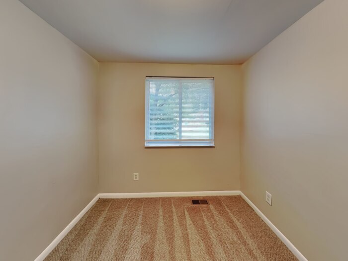 Building Photo - 1383 Muirfield Dr