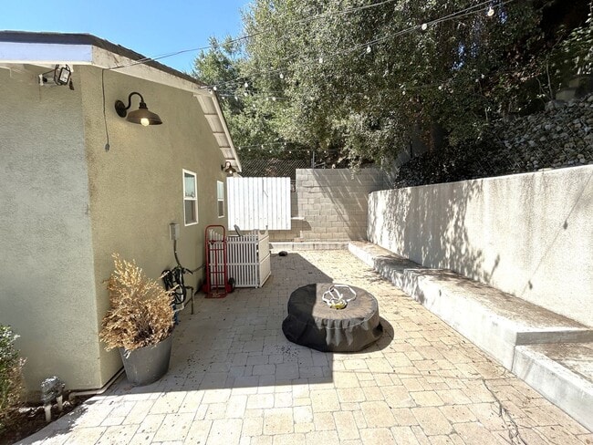 Building Photo - 247 W Woodland Oaks Dr