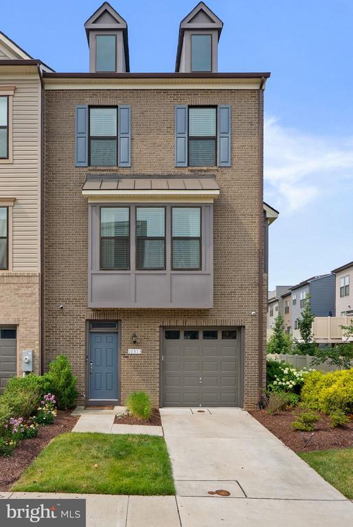 Building Photo - 10313 Vista Meadow Way