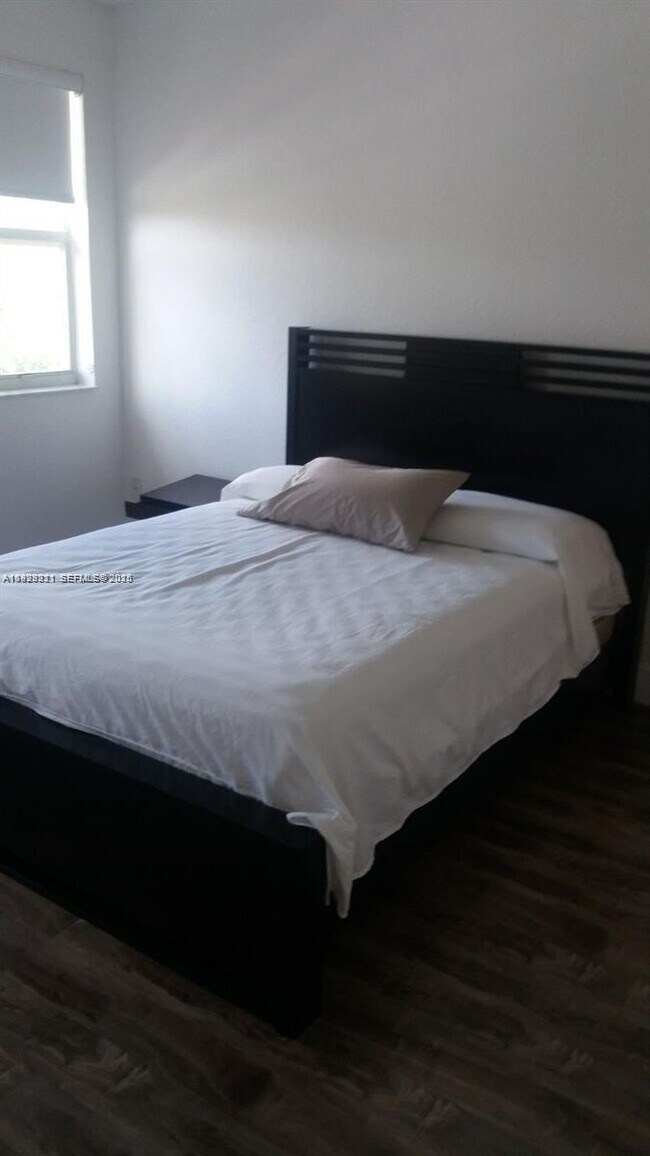 Building Photo - 7903 NW 111th Ct